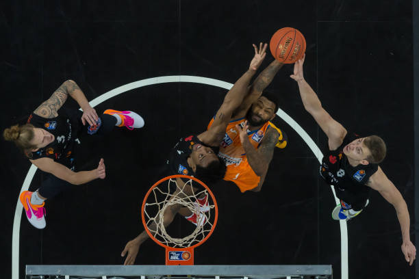 劳内在复出 劳内在复出