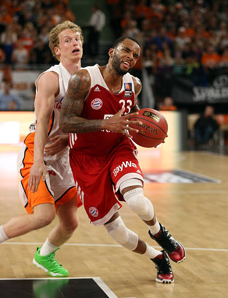 以其卓越的 以其卓越的